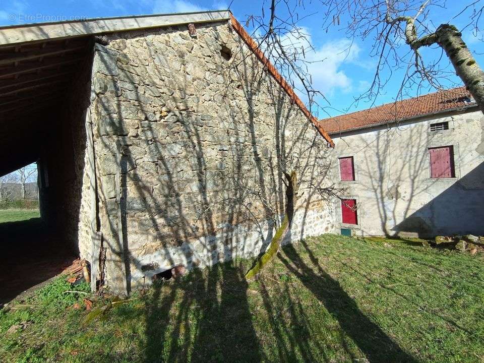 Maison à FERRIERES-SUR-SICHON