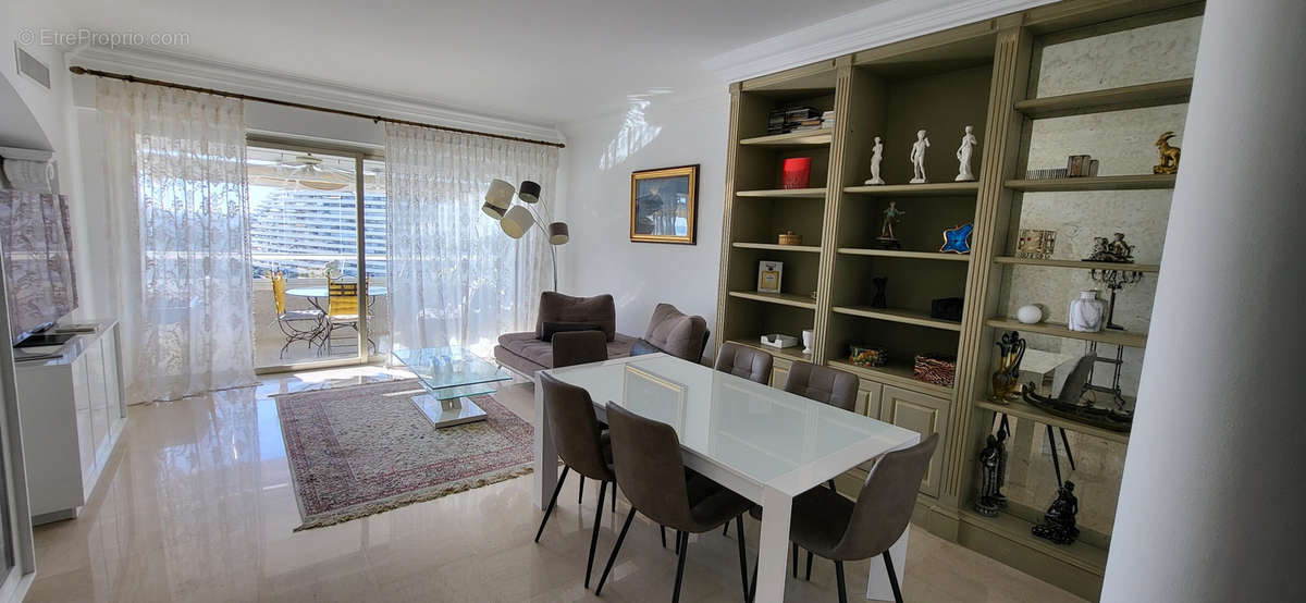 Appartement à VILLENEUVE-LOUBET