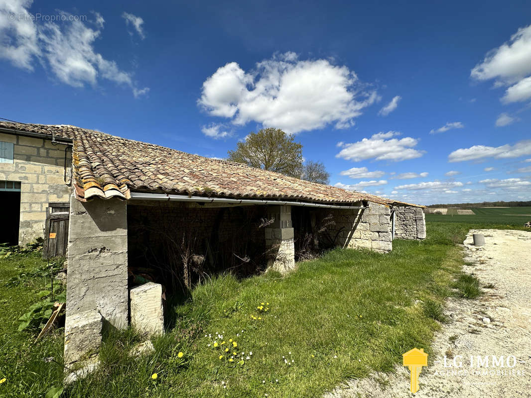 Maison à SAINT-THOMAS-DE-CONAC