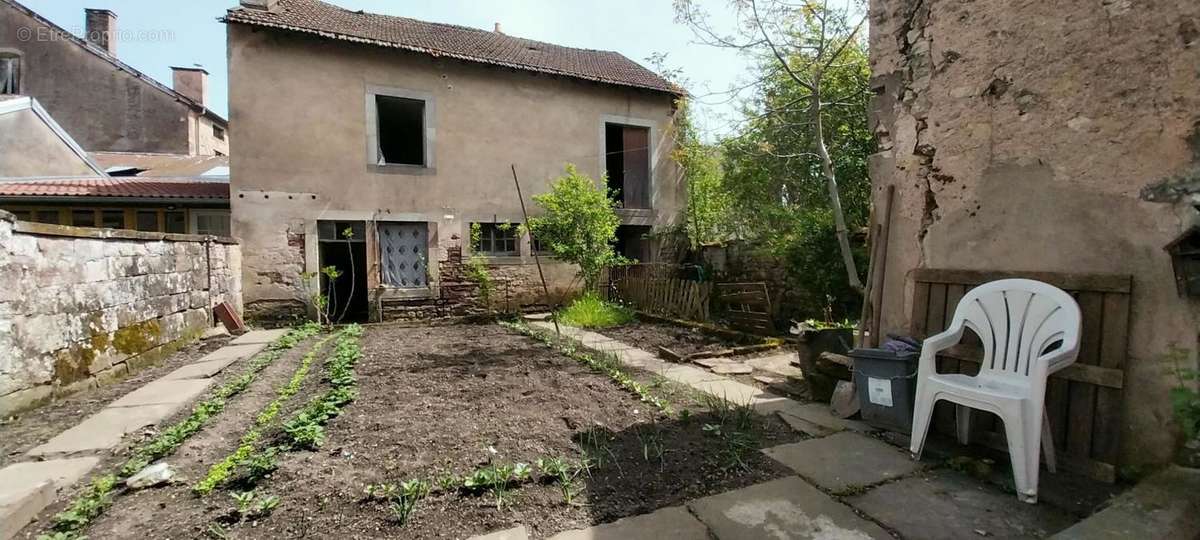 Maison à SAINT-LOUP-SUR-SEMOUSE