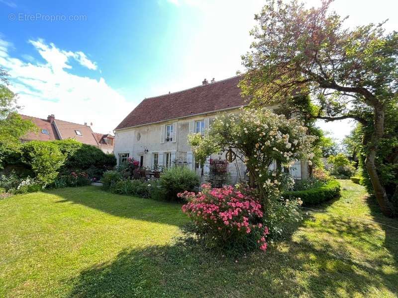 Maison à JOUARRE