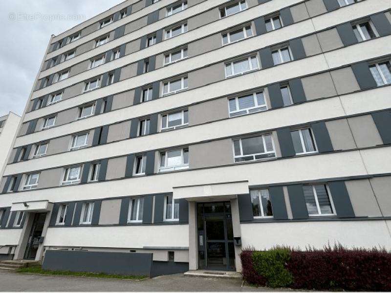 Appartement à LES CLAYES-SOUS-BOIS