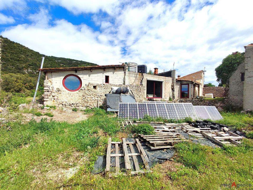 Maison à SAINT-GUILHEM-LE-DESERT