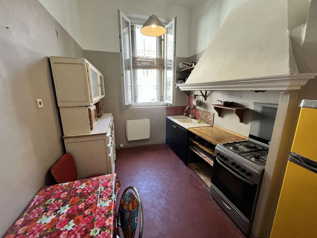 Appartement à MARSEILLE-4E