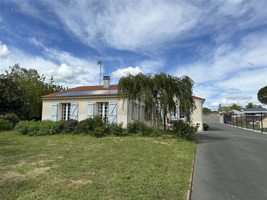 Maison à SAINT-MARTIN-DES-NOYERS