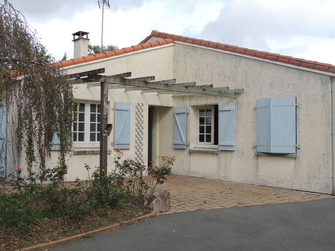 Maison à SAINT-MARTIN-DES-NOYERS