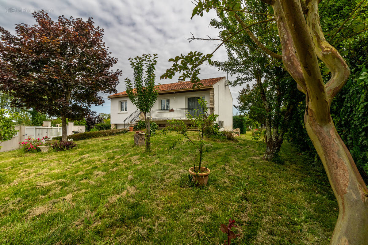 Maison à SAINTES