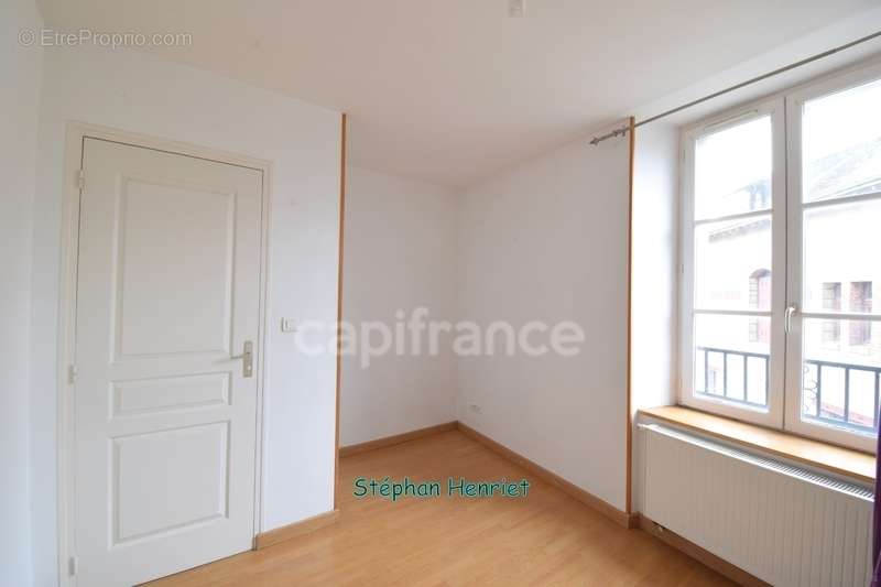 Appartement à VOUZIERS