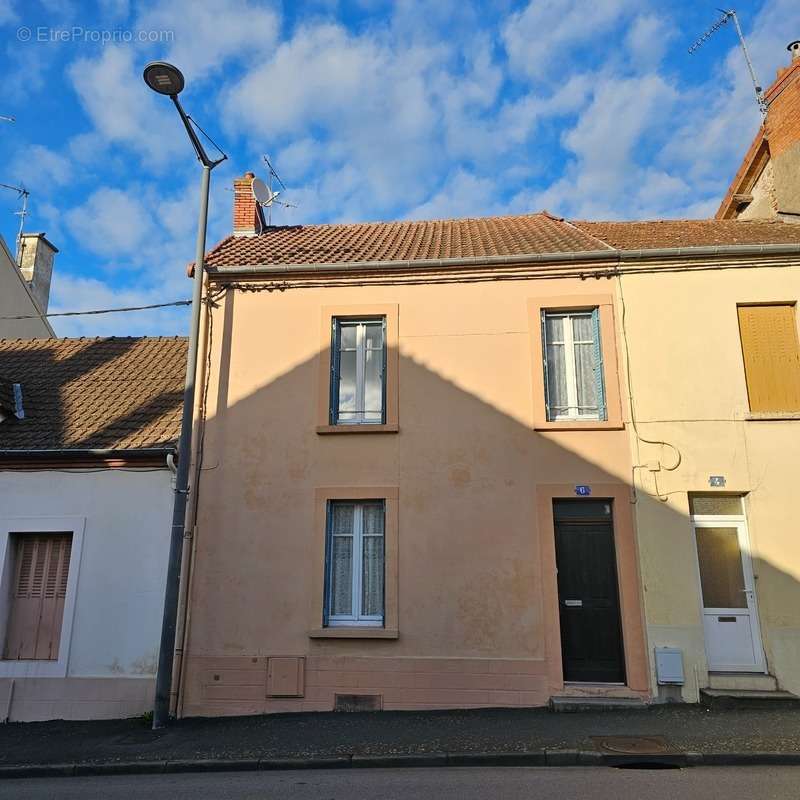 Maison à NERIS-LES-BAINS