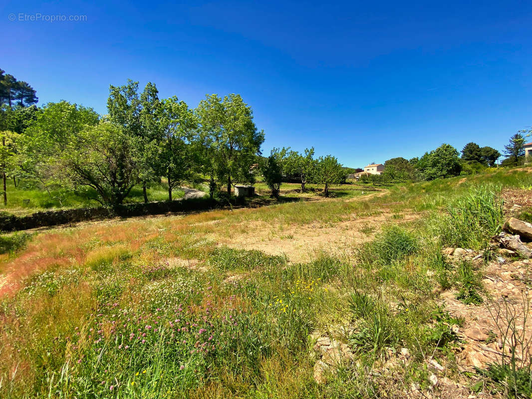 Terrain à AUBENAS