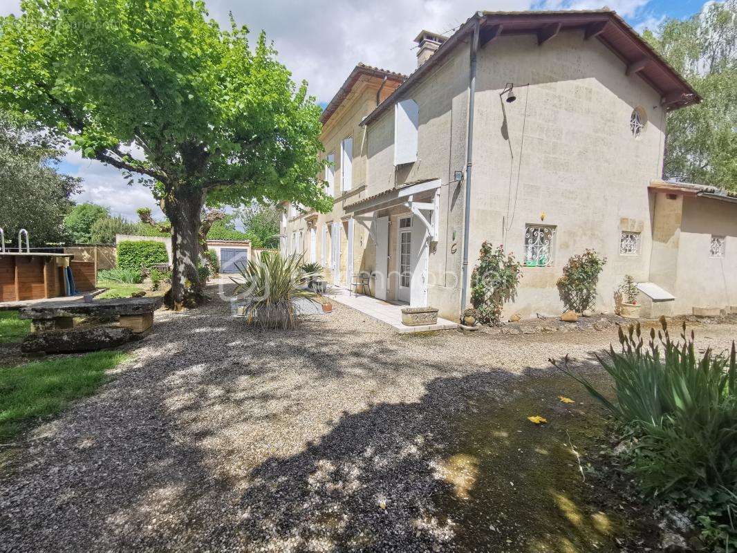 Maison à SAINT-MAGNE-DE-CASTILLON