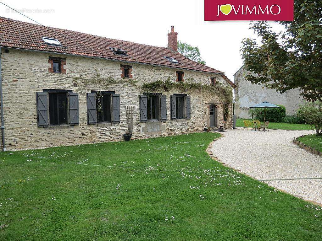 Maison à BOUSSAC