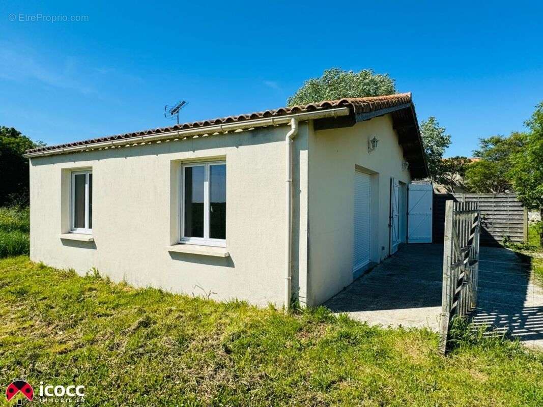 Maison à CHAMPAGNE-LES-MARAIS