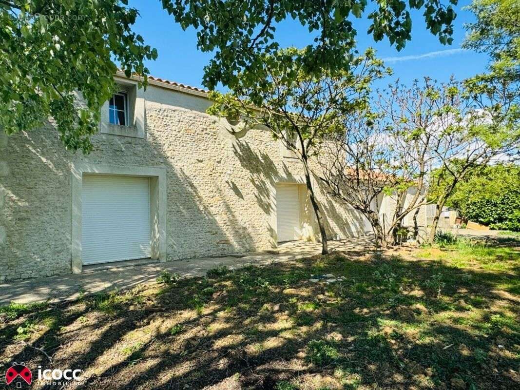 Maison à CHAMPAGNE-LES-MARAIS