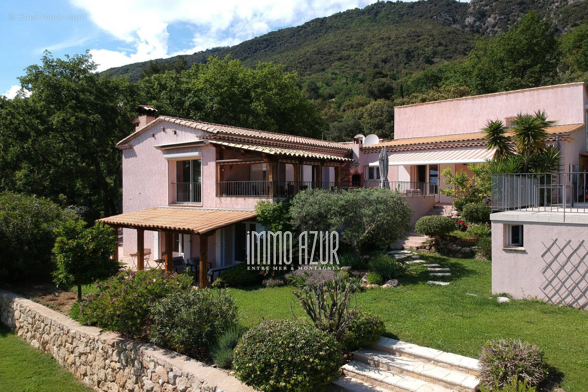 Maison à TOURRETTES-SUR-LOUP