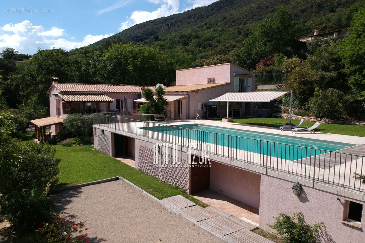 Maison à TOURRETTES-SUR-LOUP