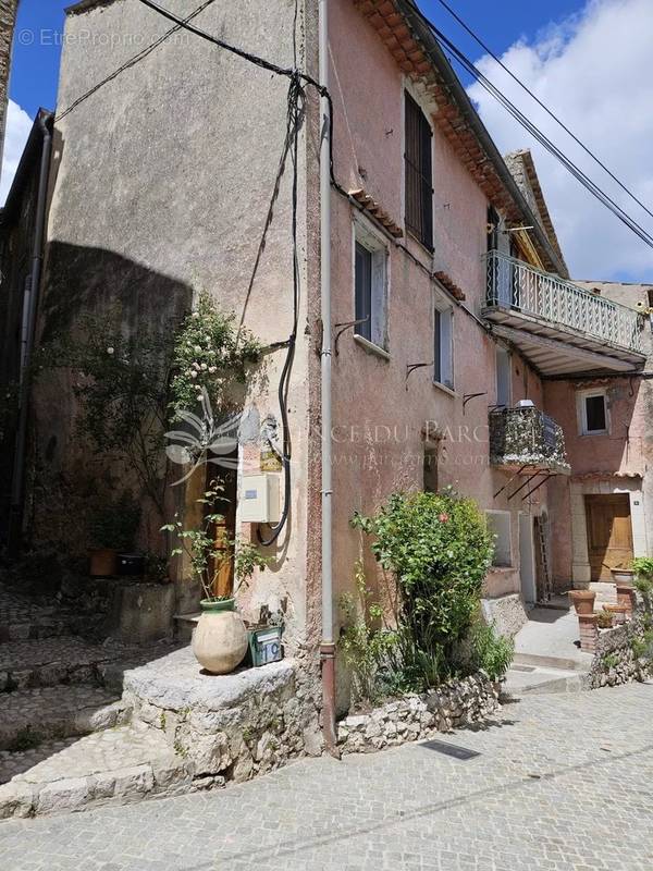 Appartement à BEZAUDUN-LES-ALPES