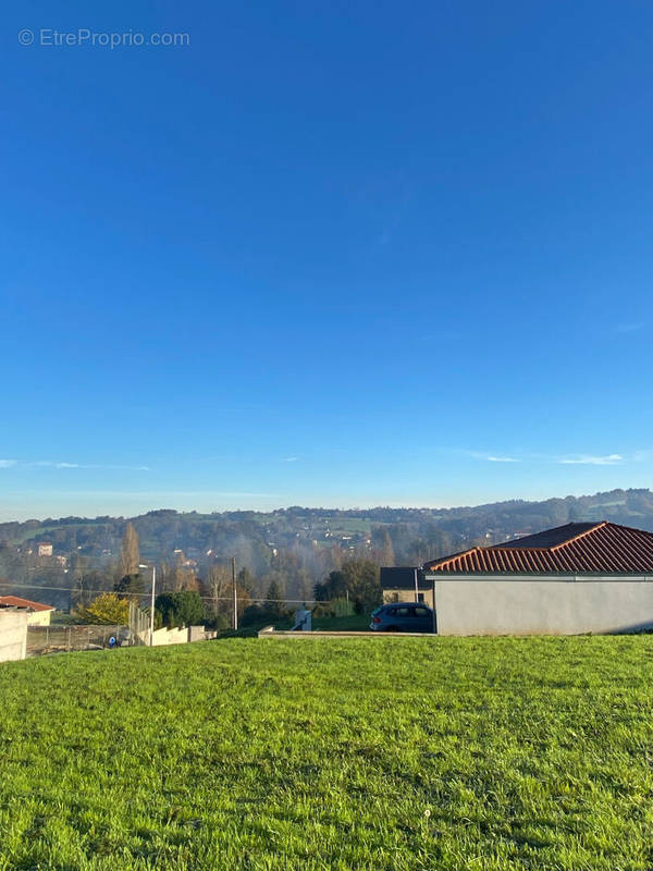 Terrain à AIXE-SUR-VIENNE