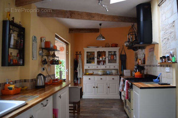 Main house - kitchen - Maison à SOUVIGNE