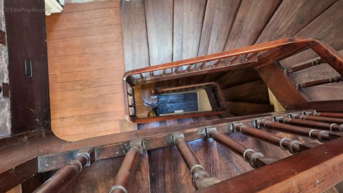escalier - Maison à FOUGAX-ET-BARRINEUF