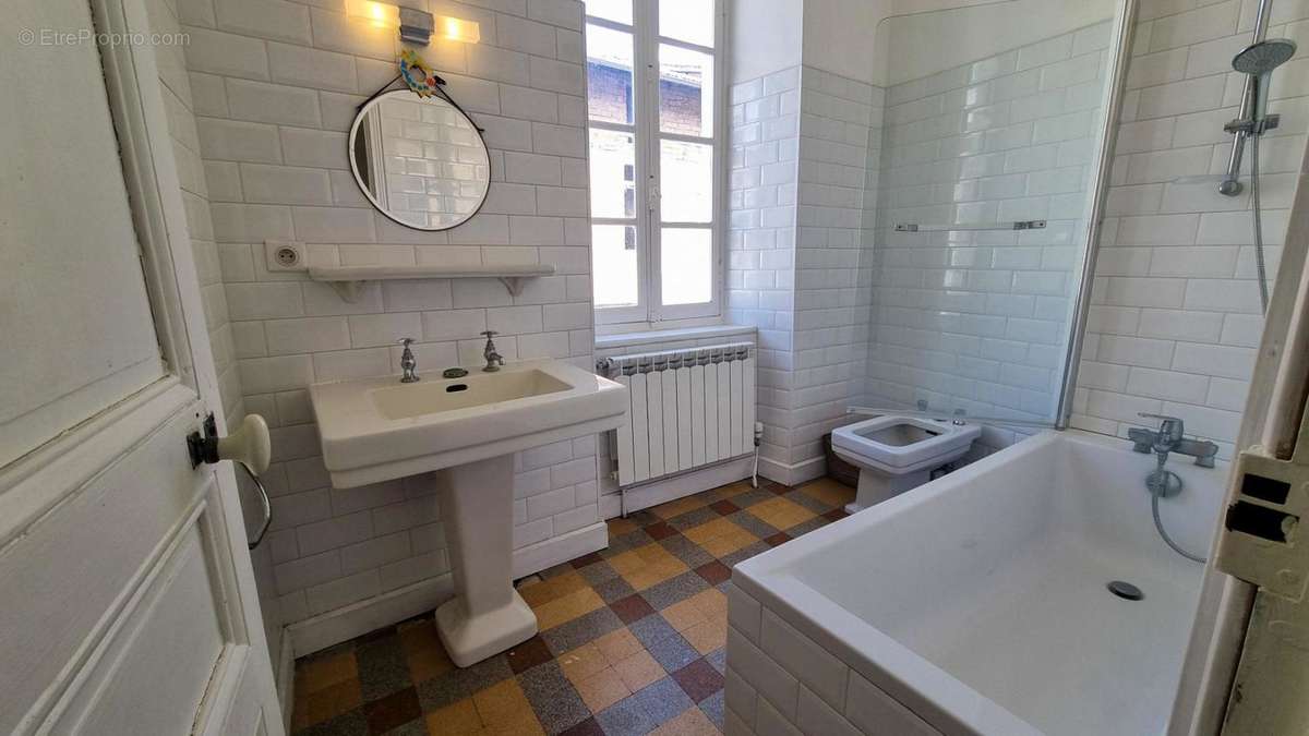 salle de bain - Maison à FOUGAX-ET-BARRINEUF