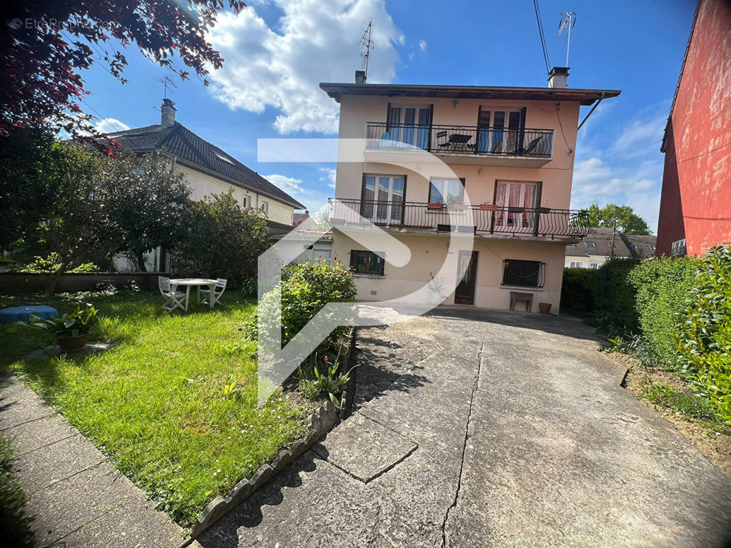 Maison à OZOIR-LA-FERRIERE