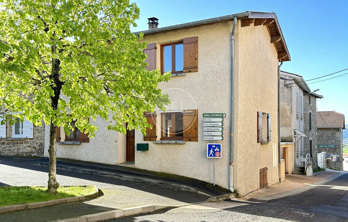 Maison à CHAZELLES-SUR-LYON