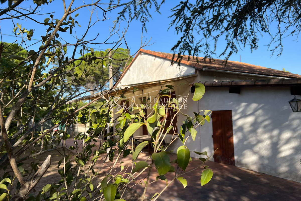 Maison à FONTVIEILLE