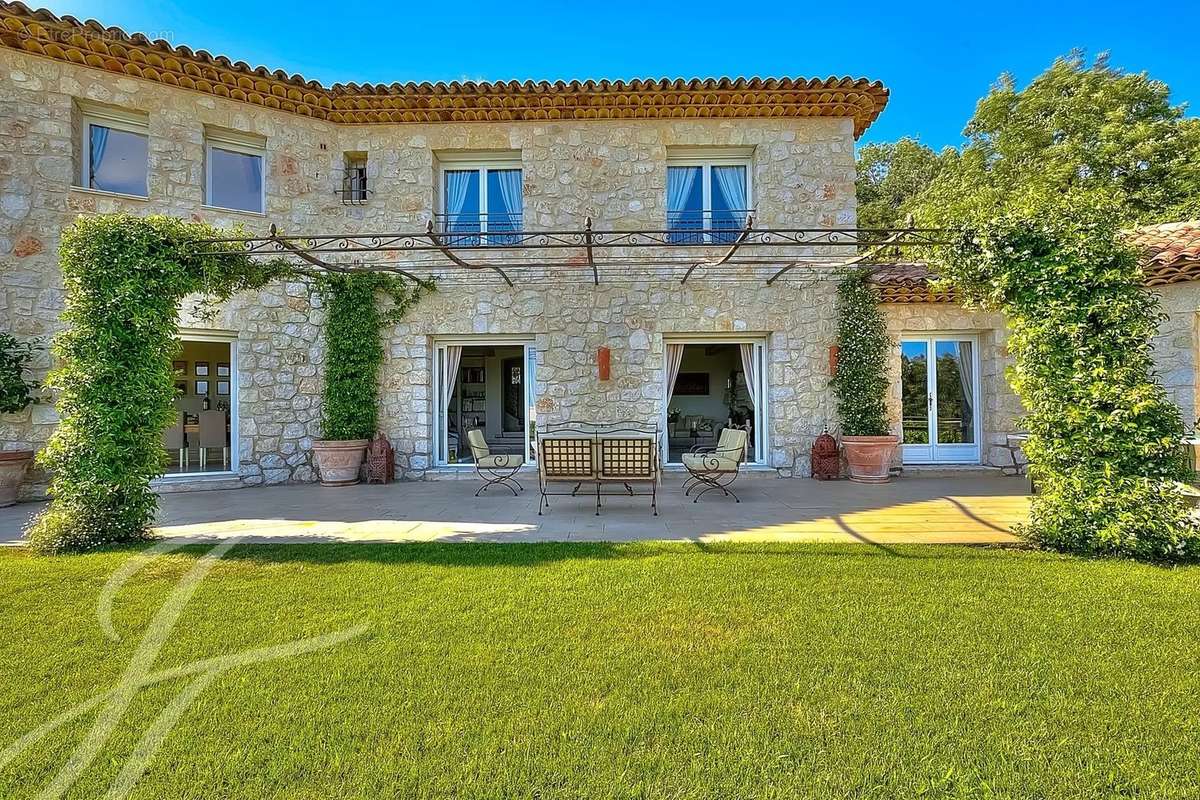 Maison à TOURRETTES-SUR-LOUP