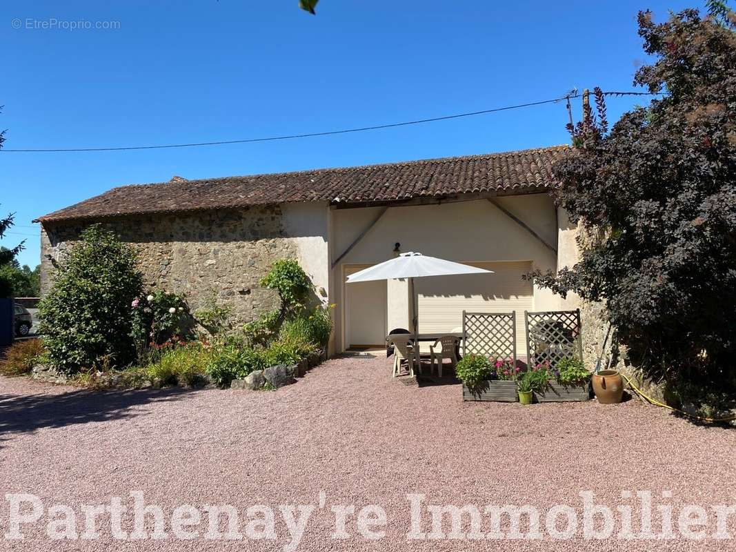 Maison à PARTHENAY