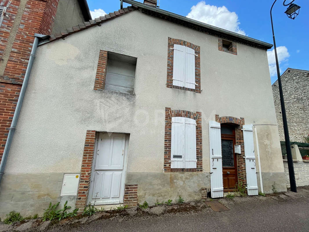 Maison à AILLANT-SUR-THOLON