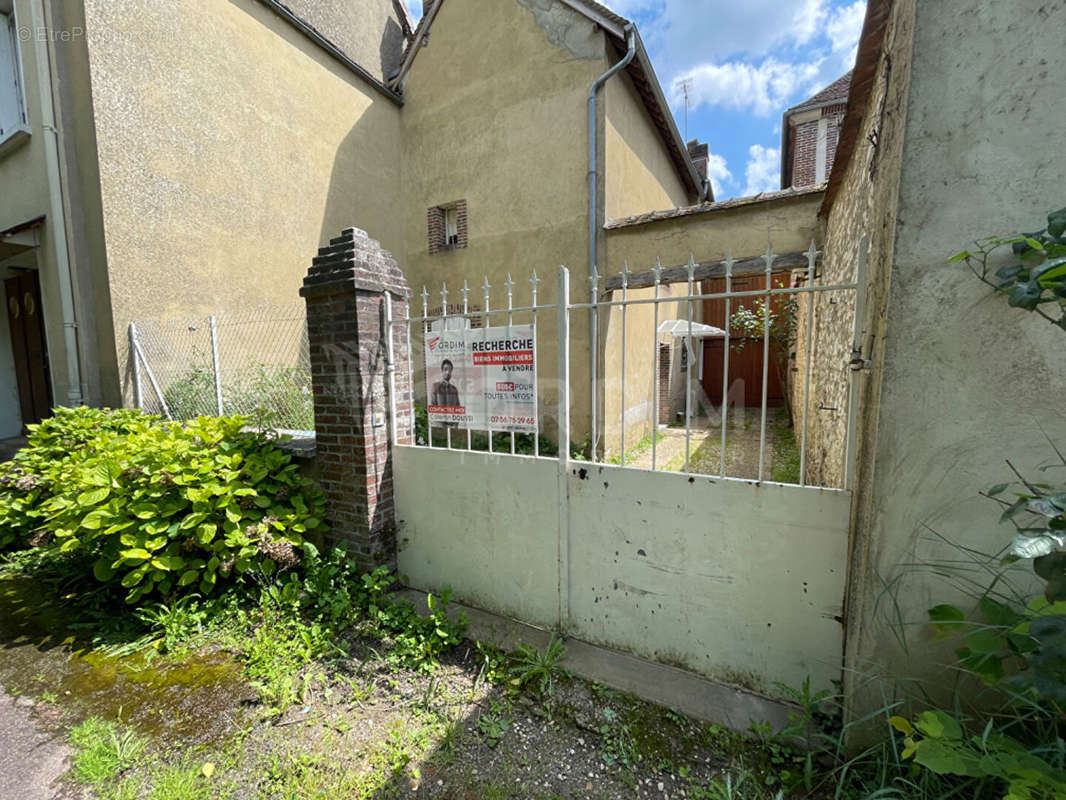 Maison à AILLANT-SUR-THOLON