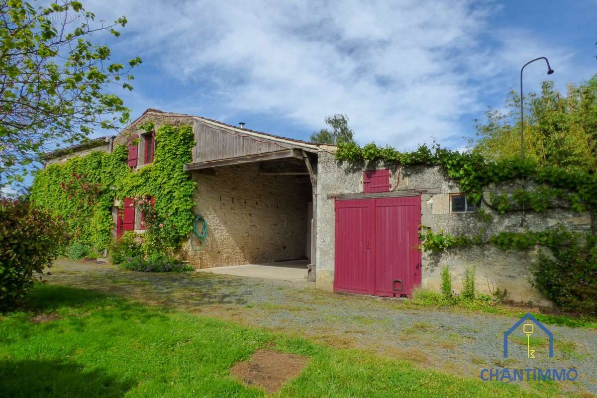 Maison à LA CAILLERE-SAINT-HILAIRE