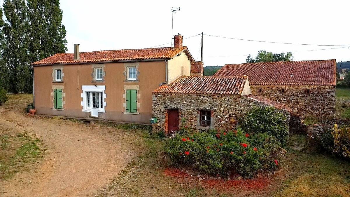 Maison à MOUILLERON-EN-PAREDS