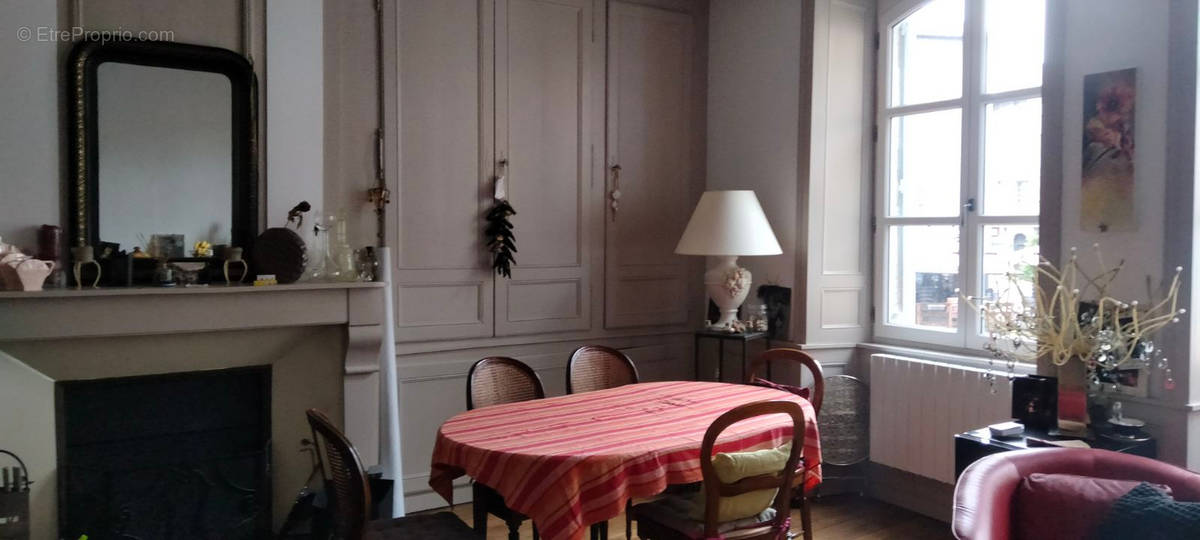 Appartement à SAINT-LEONARD-DE-NOBLAT