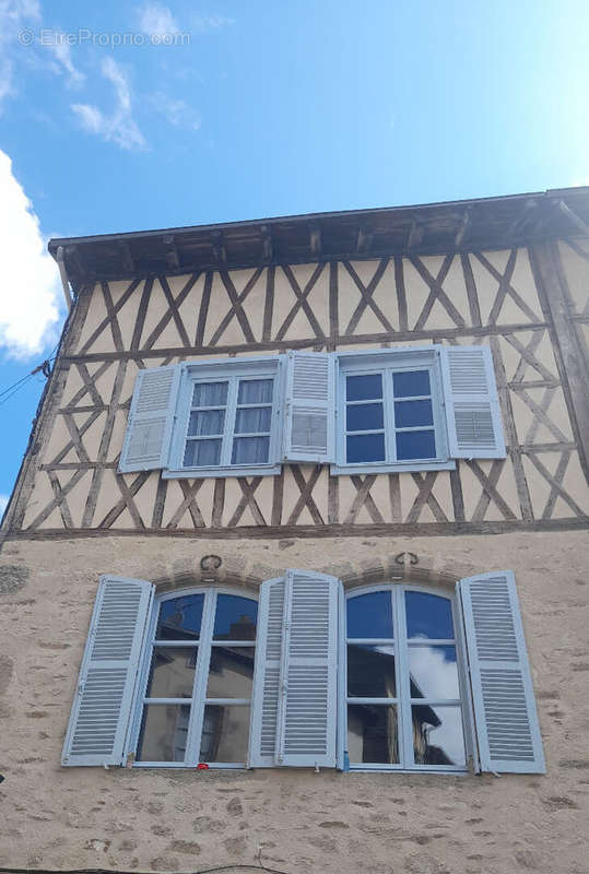 Appartement à SAINT-LEONARD-DE-NOBLAT