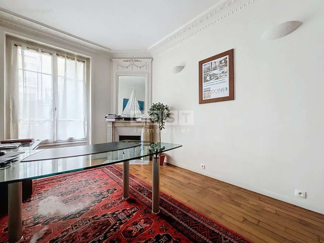 Appartement à COURBEVOIE