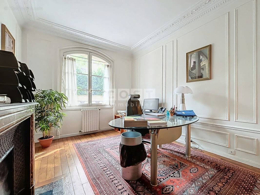 Appartement à COURBEVOIE