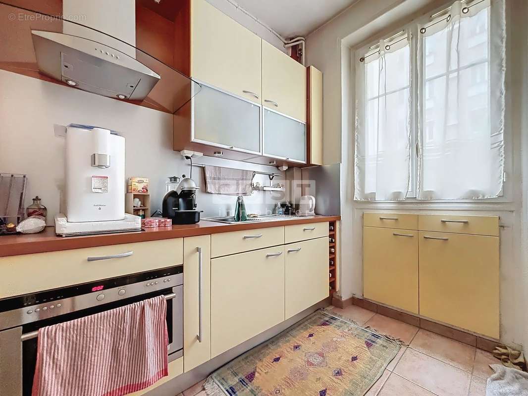 Appartement à COURBEVOIE