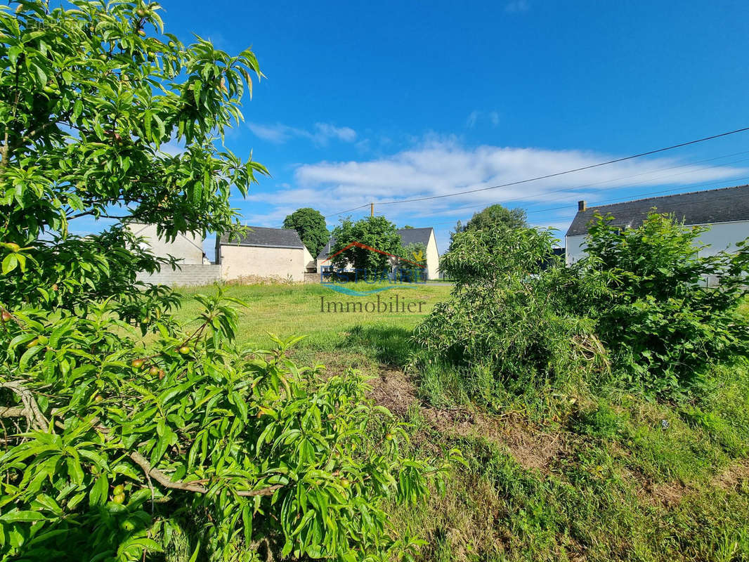 Terrain à LA CHEVALLERAIS