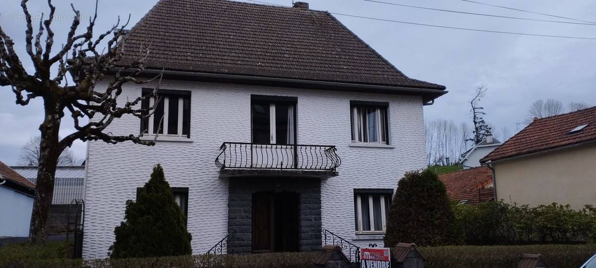 Maison à MAURIAC