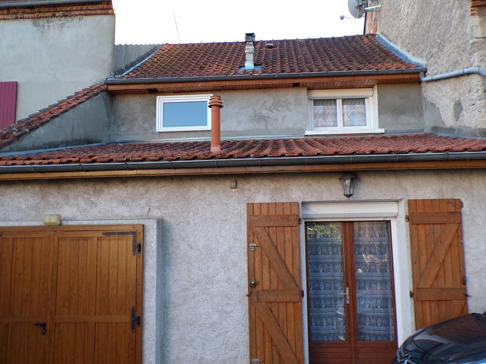 Maison à CREUZIER-LE-VIEUX