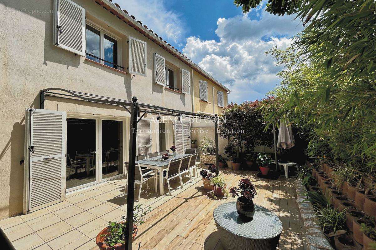 Maison à ROQUEBRUNE-SUR-ARGENS