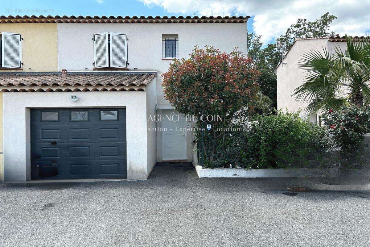 Maison à ROQUEBRUNE-SUR-ARGENS