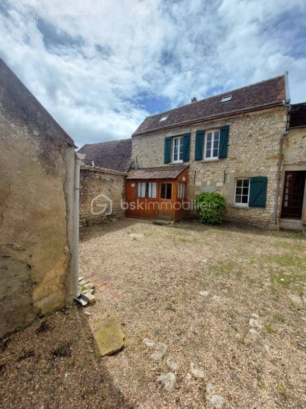 Maison à LORREZ-LE-BOCAGE-PREAUX