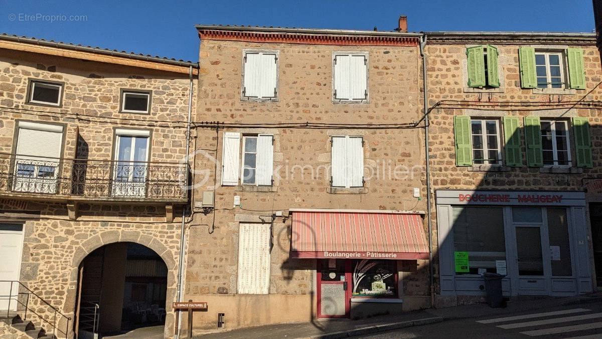 Maison à CHAMBOST-LONGESSAIGNE