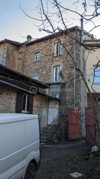 Maison à CHAMBOST-LONGESSAIGNE