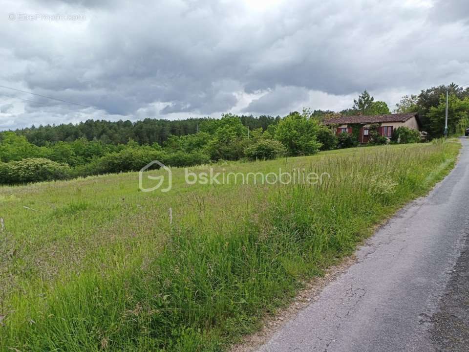 Terrain à SAINT-CYBRANET