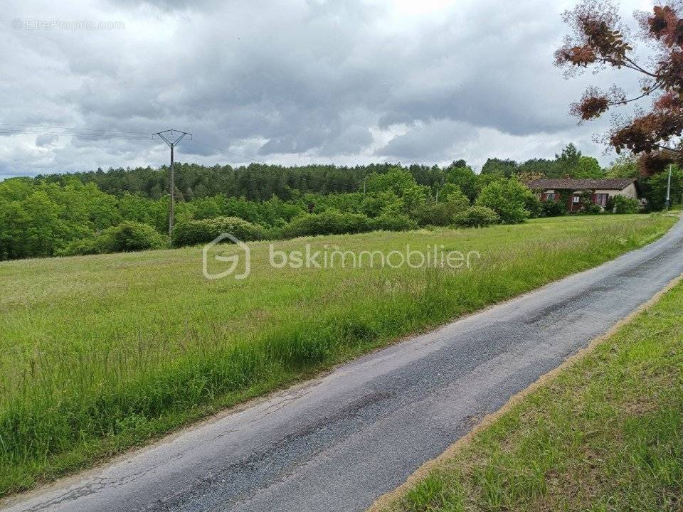 Terrain à SAINT-CYBRANET