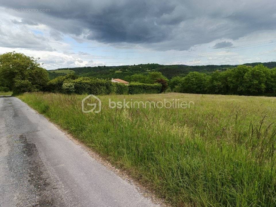 Terrain à SAINT-CYBRANET